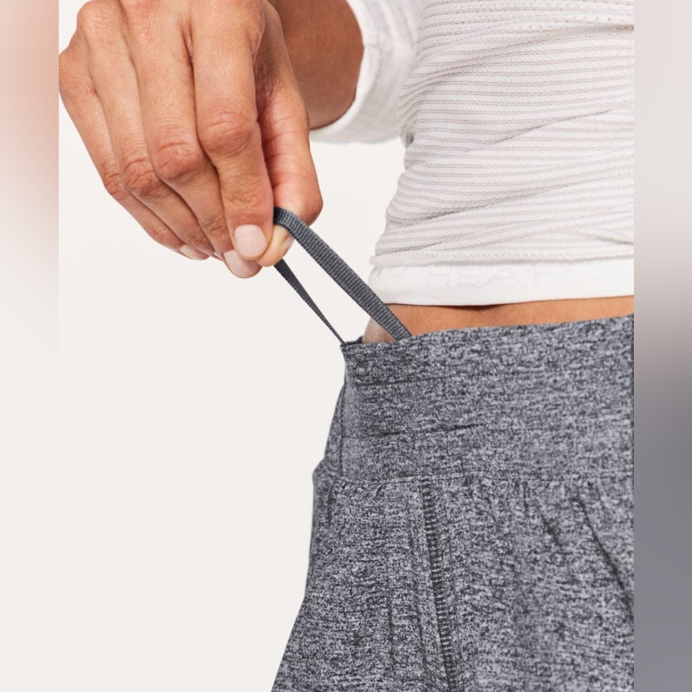 NWOT Lululemon Hotty Hot Short II *2.5" Heather Lux Multi Black - Picture 5 of 10